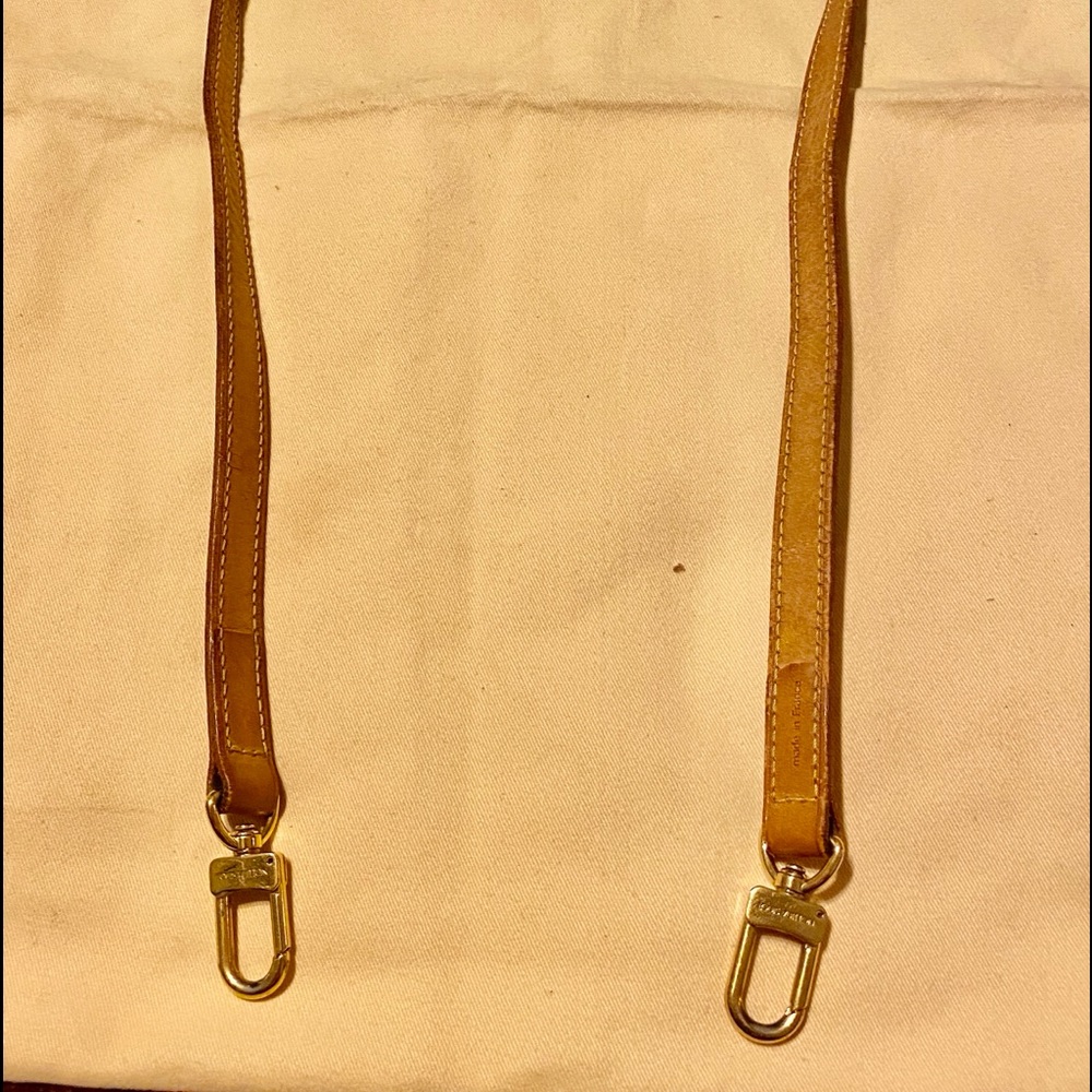 Louis Vuitton cross body strap-